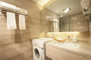 Oak International Apartment - Image 3