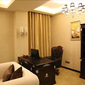 Reagl Hotel - Image 2