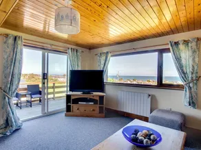Modern Holiday Home in Moelfre Near Beach - Image 3