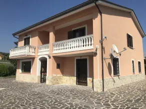 Immaculate 4-Bed House in Cassino Villa Aurora - Image 3