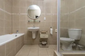 Algoa Guesthouse - Image 3