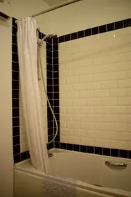 2 Bedroom Flat By The Canal - Image 5