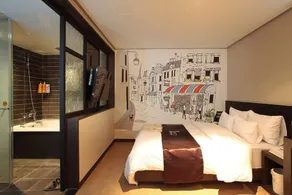 Art Hotel 1 - Image 4