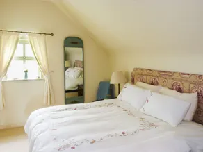 Brookwood Cottage - Image 2
