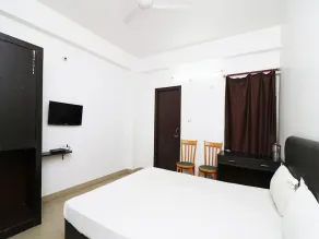 SPOT ON 42243 Hotel Shubh Sarthak - Image 2