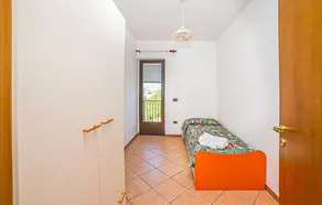 Beautiful Apartment in Policastro Bussentino With 2 Bedrooms and Wifi - Image 4