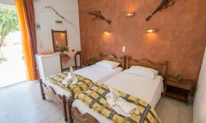 Riviera Beach Hotel - Image 2