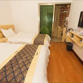 Zhuhai twenty four hours Traders Plus Hotel - Image 2