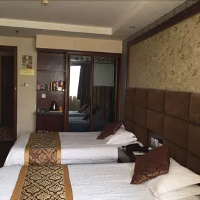 Rulin Business Hotel - Image 2
