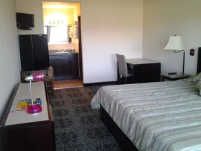Value Inn McKenzie - Image 3