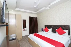 Nath Residency Guest House By OYO Rooms - Image 2