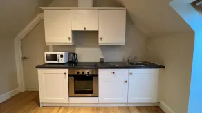 NEW 1BD Contemporary Home Upper Dunblane - Image 4