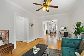 Deluxe 1BR Apt in a Ravenswood - Image 2