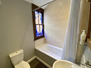 Blenheim Guest House - Image 2