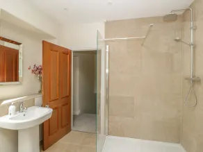 6 The Chipping - Image 3