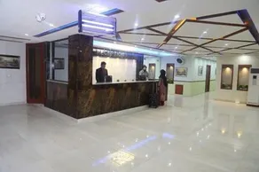 Pool And Park Hotel - Image 3