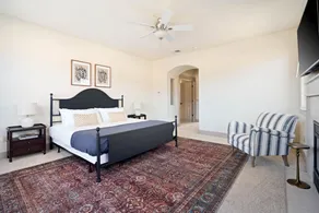 Fiano by Avantstay Centrally Located Haven w/ Stunning Courtyard & Pool Table - Image 2