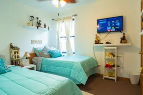 Lovely 3 Bedrooms Apartment In Chicago Midway - Image 2