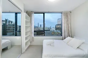 MIRANDA, 1BDR Docklands Apartment - Image 2