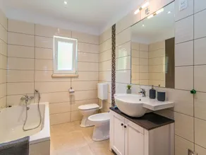 House with private pool for 10 people surrounded by vineyard in a quiet location - Image 5