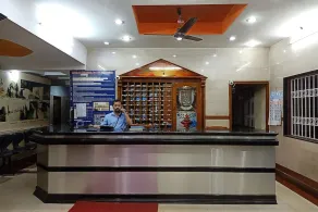 Hotel Navaratna Deluxe by OYO Rooms - Image 4