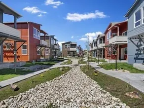 Smart designed 2 Bed 2 Bath Home - Image 5