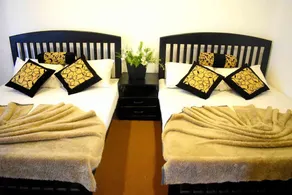 Hotel Sun Inn - Image 2