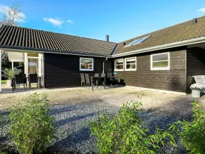Charming Holiday Home in Væggerløse With Indoor Whirlpool - Image 4