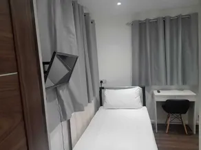 Newly refurbished rooms near Whitton Stn - Image 4