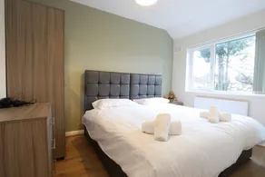 Solihull/NEC/Airport 3 BR Semi-detached House - Image 3