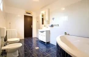 Awesome Home in Jadreski With 4 Bedrooms and Wifi - Image 4