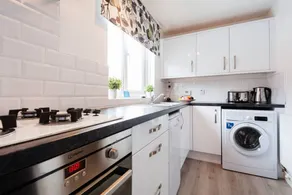 Renovated 1 Bedroom Flat in Battersea - Image 2