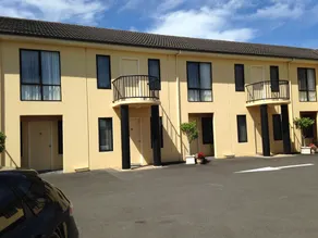 Hopkins House Motel & Apartments - Image 3