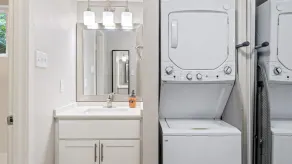 Efficiency Studio Close to Downtown and Domain - Image 2