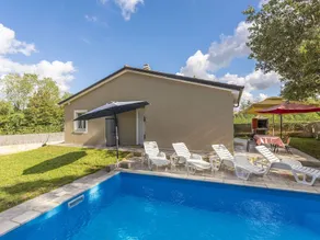 Holiday House for 4-5 Persons With Private Pool Near Rovinj - Image 3