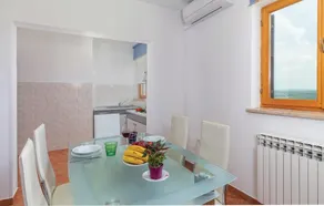 Amazing Home in Labin with WiFi, 7 Bedrooms & Hot Tub - Image 3