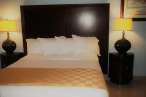 Capri Apartments - Image 3