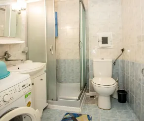 Spacious & Sunny Maisonette w/ Terrace near Centre - Image 2
