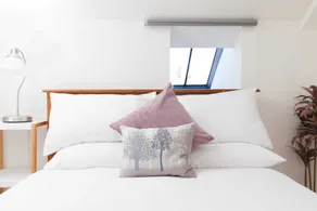 Spacious 4 Bedroom Apartment near Meadows - Image 5