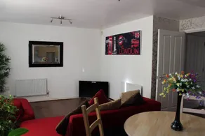 Modern and Cosy Apartment in North London, UK - Image 5