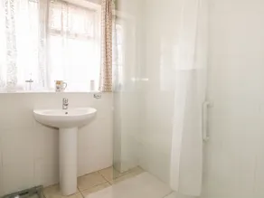 17 Coventry Close - Image 4