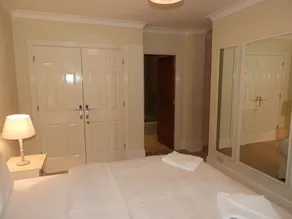 Grosvenor Apartments - Image 2
