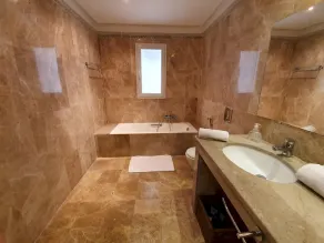 Majestic Malaga Apt de Luxe Entre Marsa Carthage - Image 2