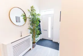 Modern Apartment in Salford, Manchester, UK - Image 2