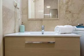 Cute 1 Bed Flat W/balcony - 2mins to Metro - Image 4