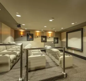 Global Luxury Suites at Main Street - Image 4