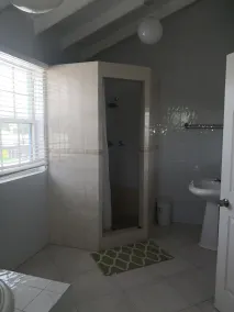Worthing Beach Apartments - Image 5