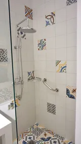 Spacious Modern Apt in Athens near Metro - Image 3