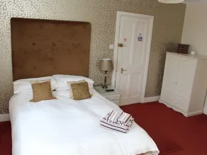 Laurels Guesthouse - Image 4