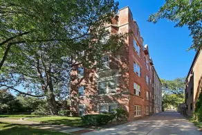1-Bedroom Nice Apartment in Skokie - Image 3